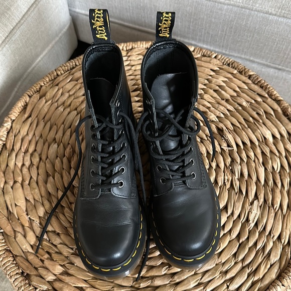 Dr. Marten 1460 Black Leather Boot - US Women’s 5 - Picture 1 of 5